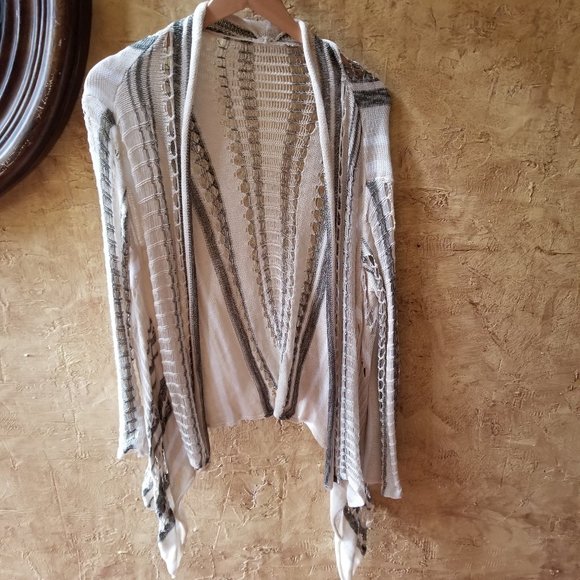 VENUS Crochet Knit Cardigan - Picture 8 of 11